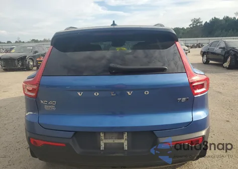 2021 Volvo Xc40 T5 R-Design z USA, uszkodzony, nr VIN YV4162UM4M2432870